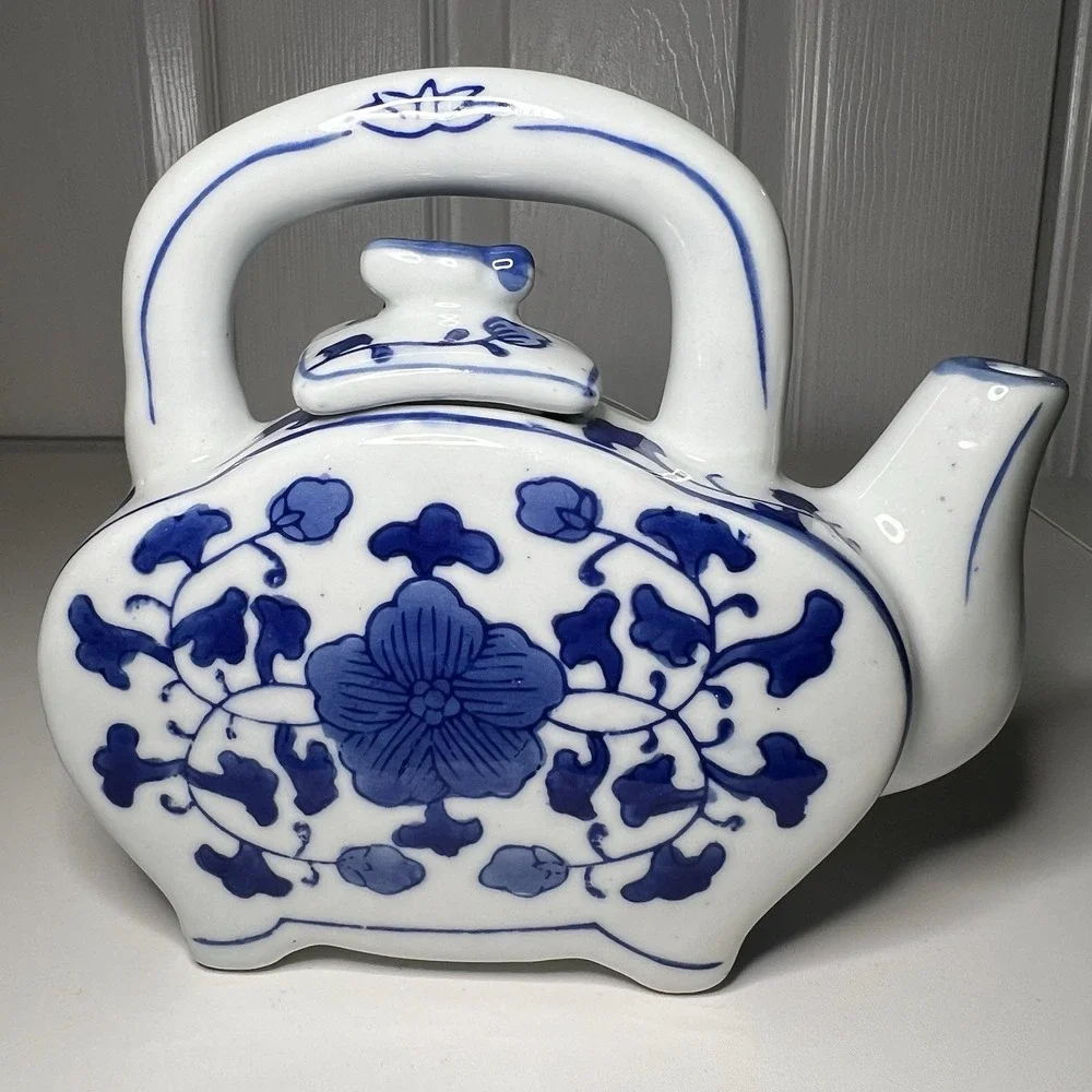 Vtg Chinoiserie Asian Oriental Blue and White Floral Ceramic Porcelain Teapot 6